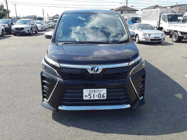 TOYOTA VOXY 2018