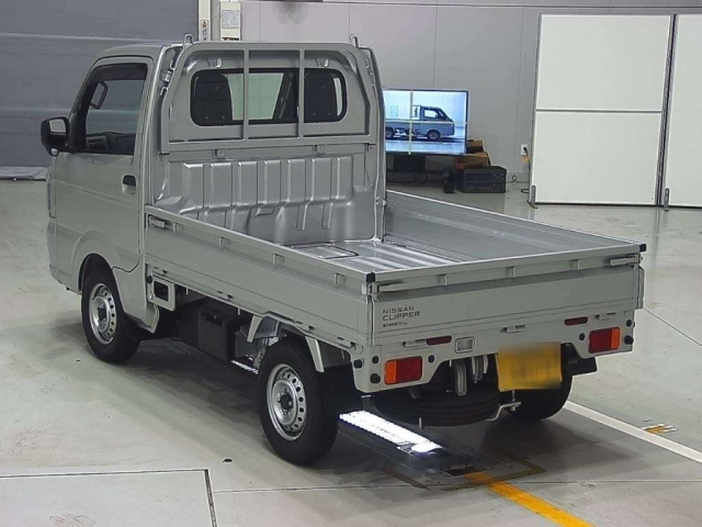 NISSAN CLIPPER TRUCK 2025