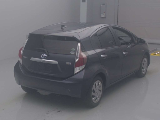 TOYOTA AQUA 2015