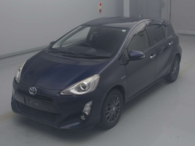 TOYOTA AQUA 2016