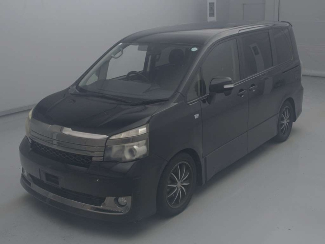TOYOTA VOXY 2013
