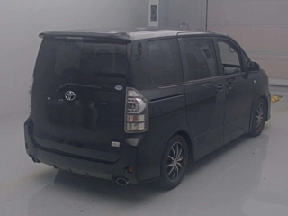TOYOTA VOXY 2013