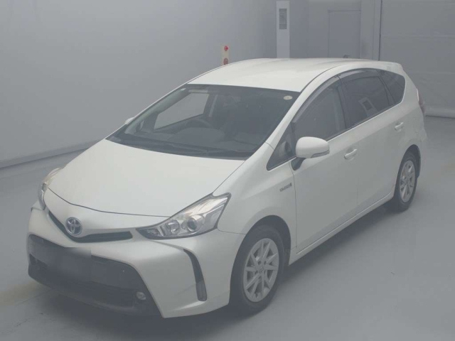 TOYOTA PRIUS ALPHA 2015
