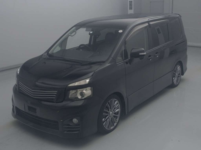 TOYOTA VOXY 2010