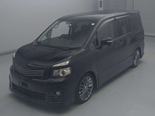 TOYOTA VOXY 2010