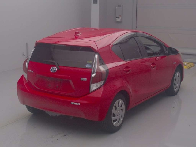 TOYOTA AQUA 2015