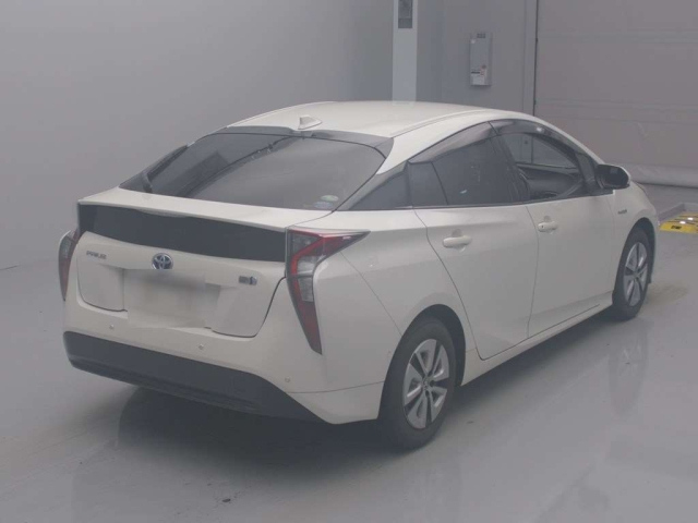 TOYOTA PRIUS 2016