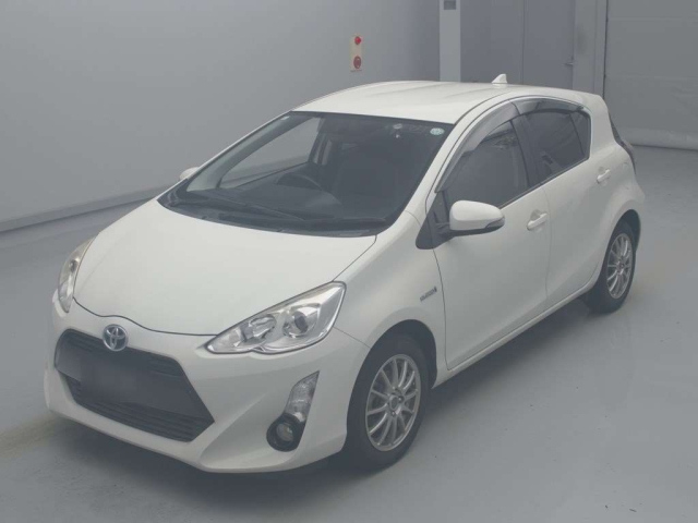 TOYOTA AQUA 2015