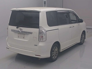 TOYOTA VOXY 2012