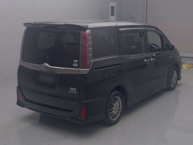 TOYOTA NOAH 2018