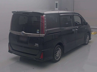 TOYOTA NOAH 2018