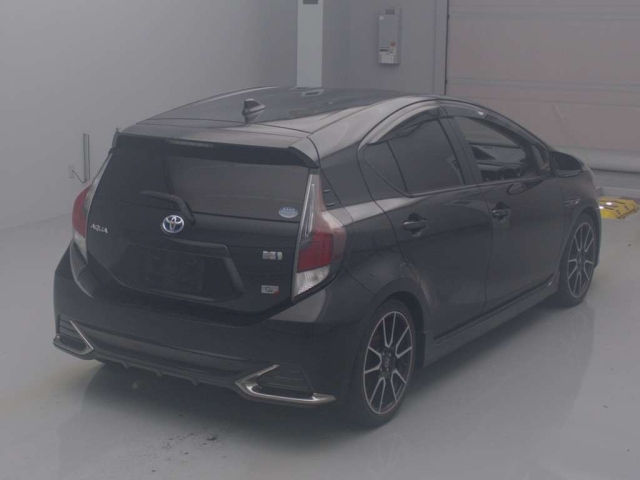 TOYOTA AQUA 2015