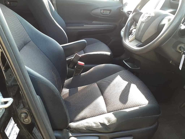 TOYOTA WISH 2013
