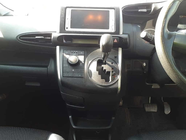 TOYOTA WISH 2013