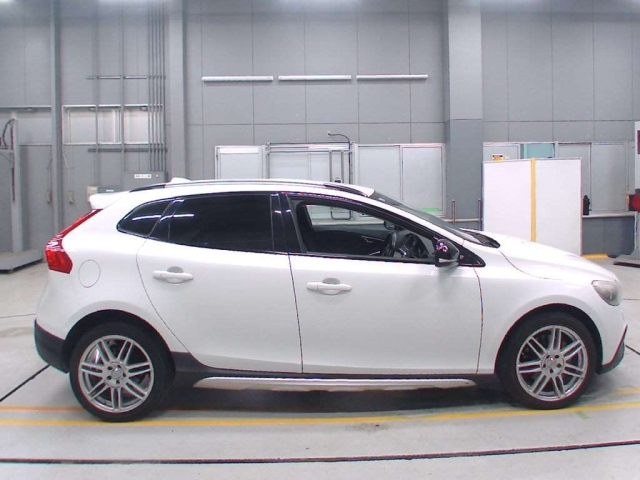 VOLVO V40 2013