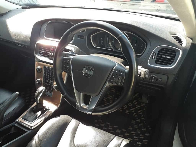 VOLVO V40 2013
