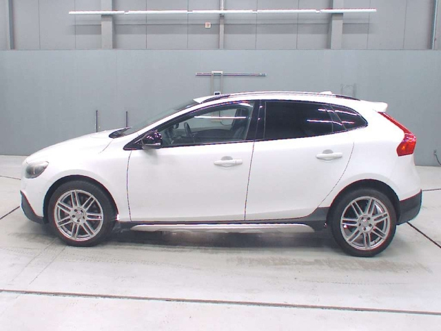 VOLVO V40 2013