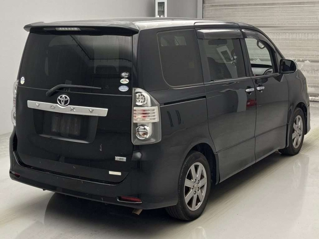 TOYOTA VOXY 2010