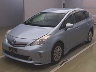 TOYOTA PRIUS ALPHA 2011