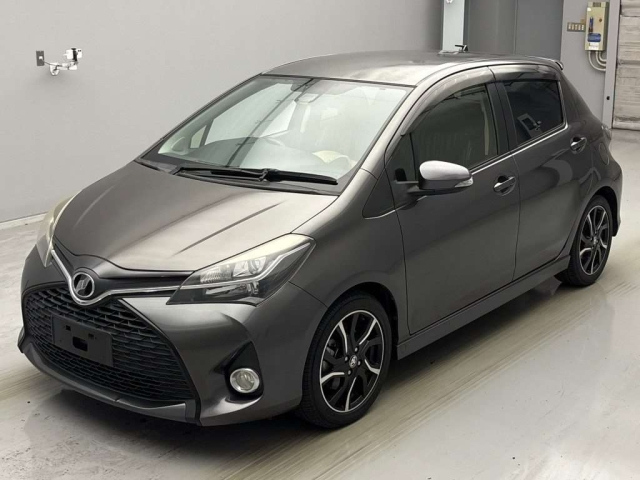 TOYOTA VITZ 2015
