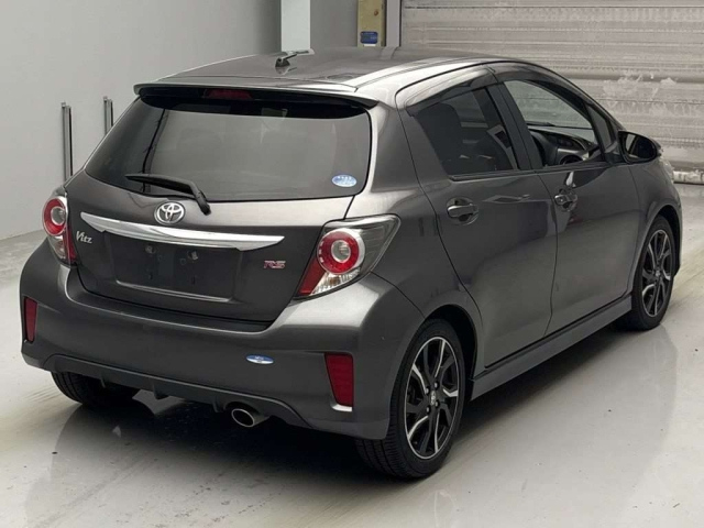 TOYOTA VITZ 2015