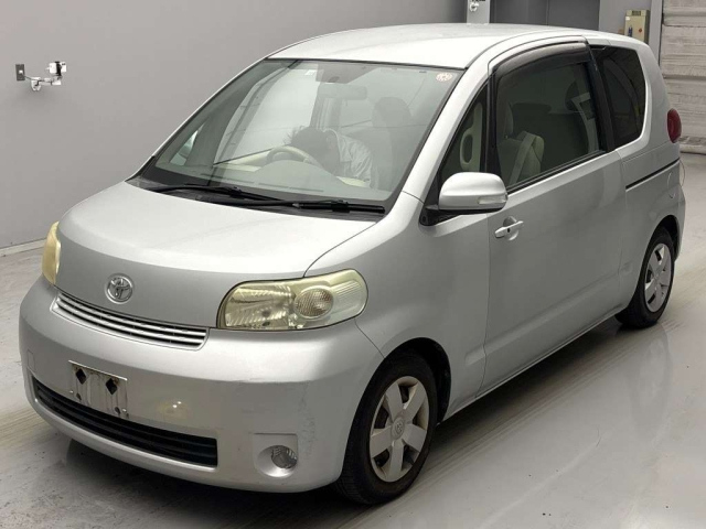 TOYOTA PORTE 2010