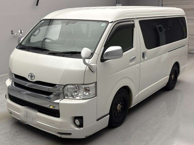 TOYOTA HIACE 2015