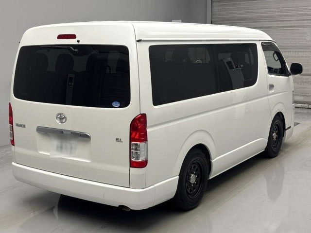 TOYOTA HIACE 2015