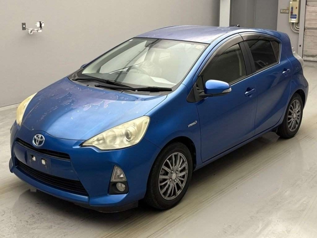 TOYOTA AQUA 2013