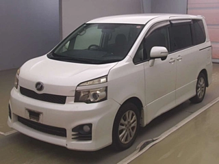 TOYOTA VOXY 2010