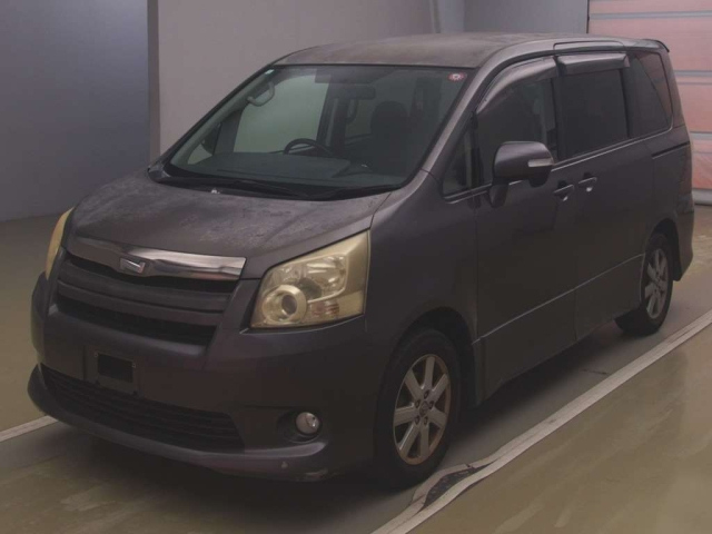 TOYOTA NOAH 2009