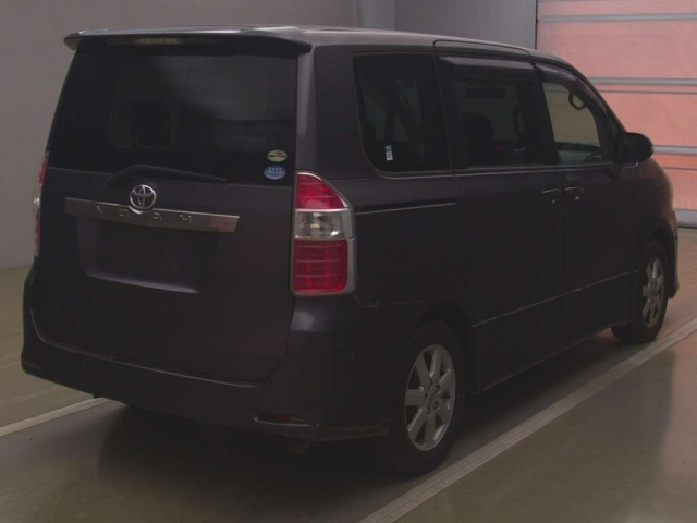 TOYOTA NOAH 2009