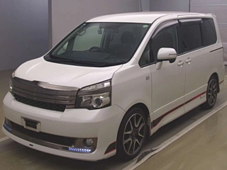 TOYOTA VOXY 2011