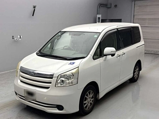 TOYOTA NOAH 2010