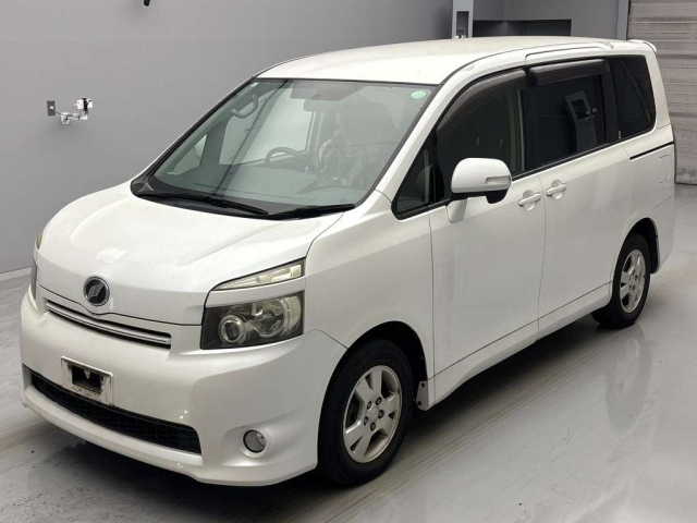 TOYOTA VOXY 2009
