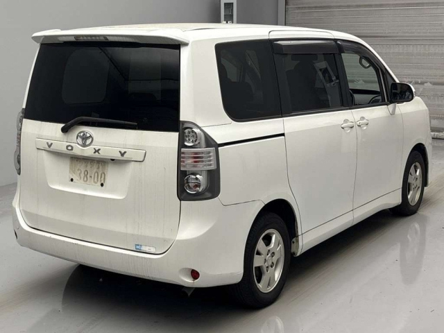 TOYOTA VOXY 2009