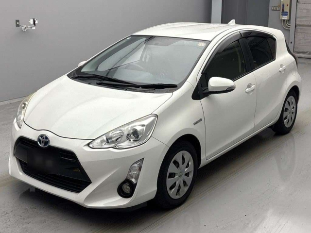 TOYOTA AQUA 2016
