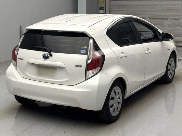 TOYOTA AQUA 2016