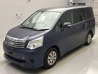 TOYOTA NOAH 2013