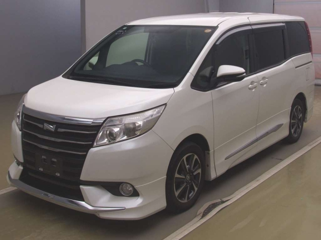 TOYOTA NOAH 2014