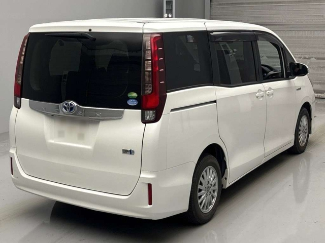 TOYOTA NOAH 2014