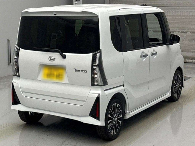 DAIHATSU TANTO 2024