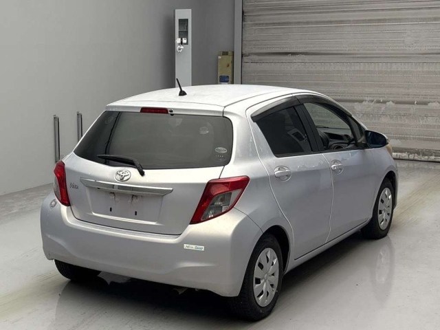 TOYOTA VITZ 2012