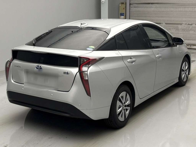 TOYOTA PRIUS 2018