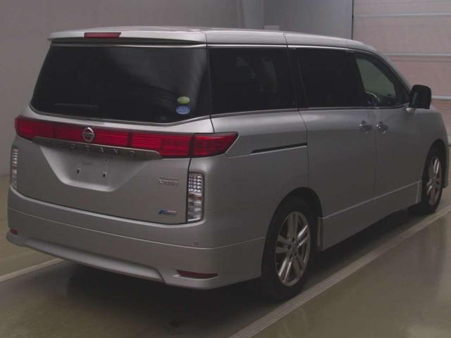 NISSAN ELGRAND 2010