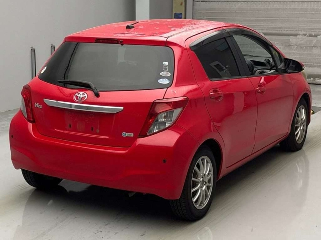TOYOTA VITZ 2011