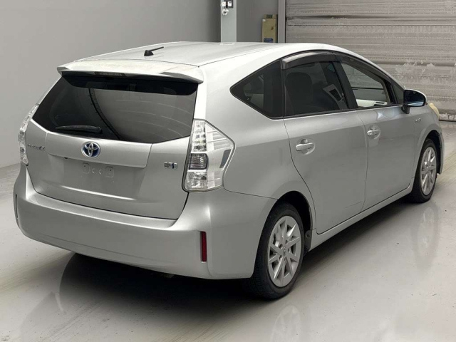 TOYOTA PRIUS ALPHA 2012