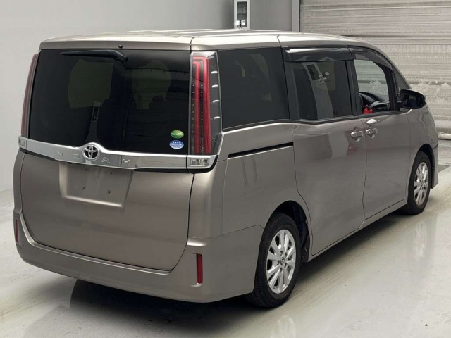 TOYOTA NOAH 2018
