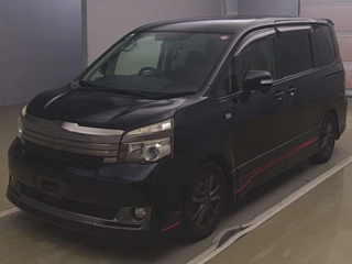 TOYOTA VOXY 2010