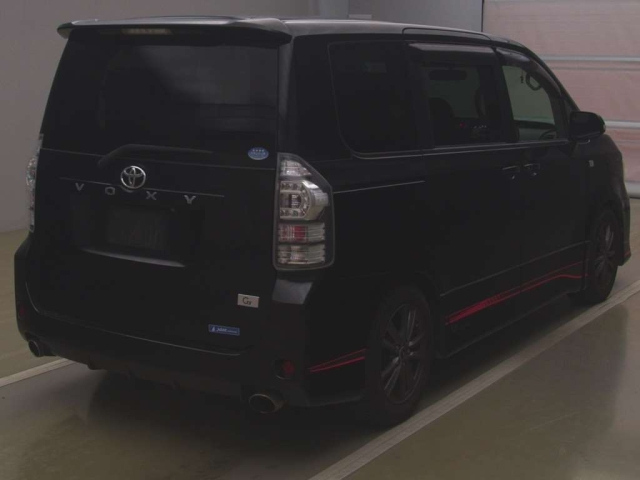 TOYOTA VOXY 2010
